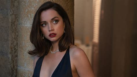 With one thrilling sequence, Ana de Armas steals Bond’s spotlight in.